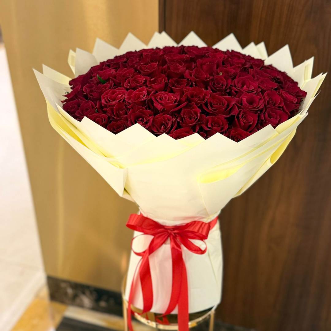 VELVET ROMANCE 80 ROSES