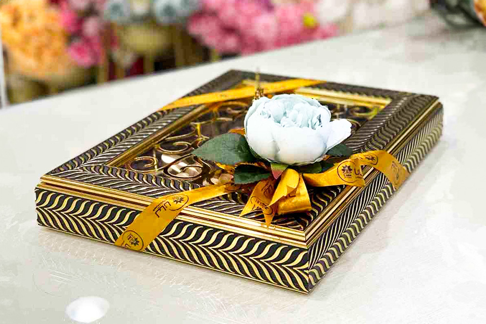 new born hamper delivery, chocolate flower bouquet